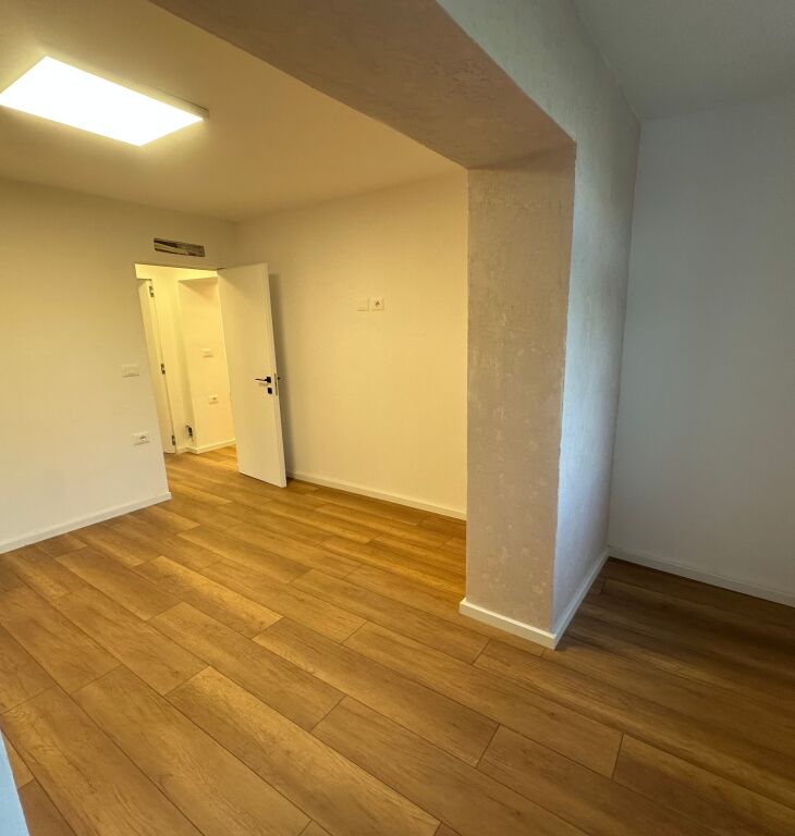 Locale in Affitto, Blv. Jean Dark
