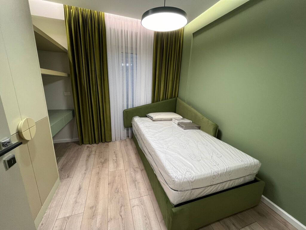 3+1, with veranda and parking, kodra e diellit 2, 1500 euros