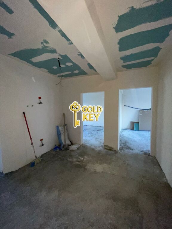 🏡 SHITET APARTAMENT 2+1 NË QENDËR, PRANË BLUE STAR – DURRËS