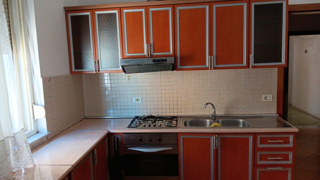 Apartament me qera 2+1 rruga e durresit