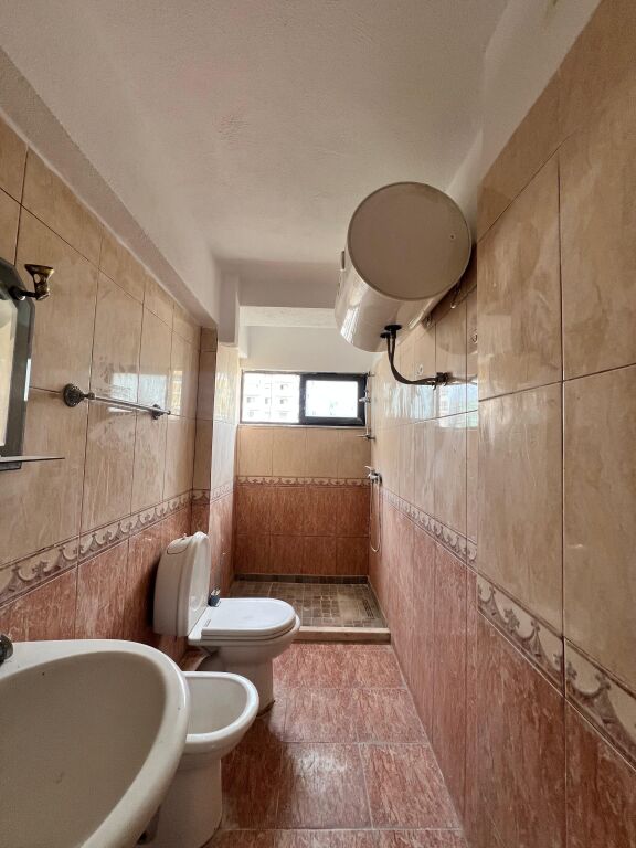 VENDESI APPARTAMENTO 2+1 CENTRO DURRES ,   