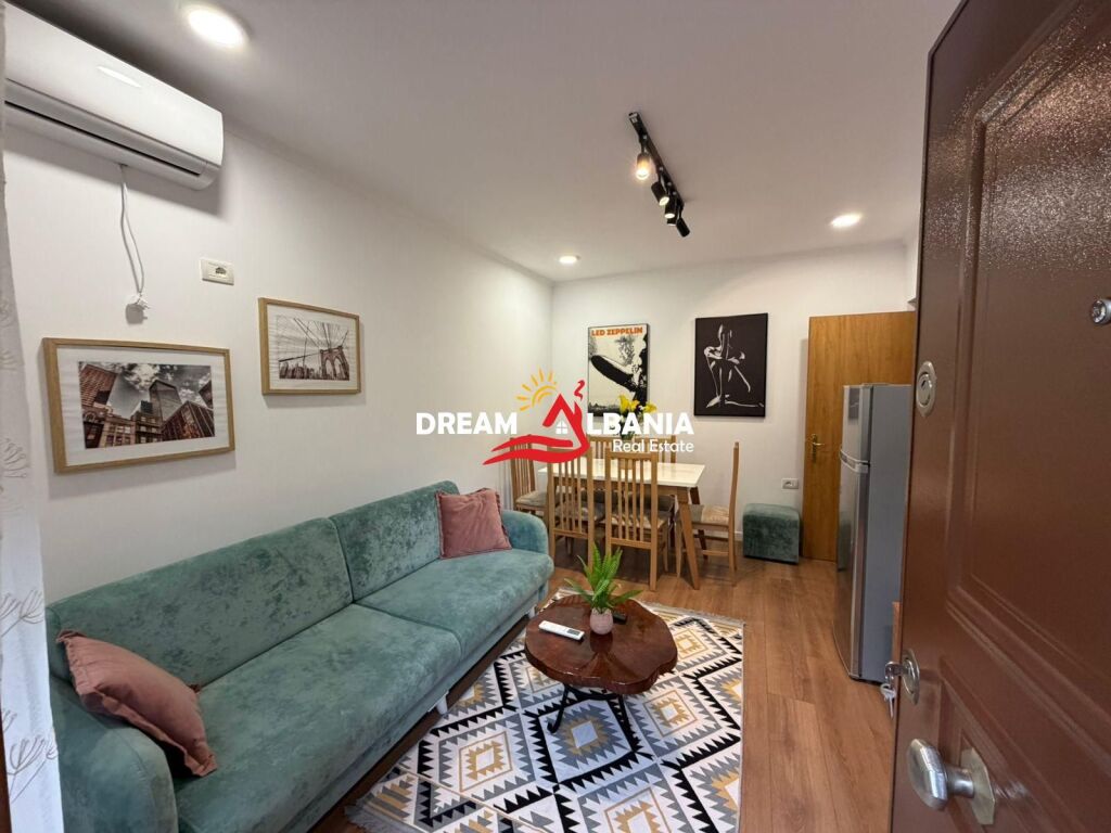 Jepet me qera apartament 1+1 me oborr tek 21 Dhjetori prane Mondial (ID 4219487)