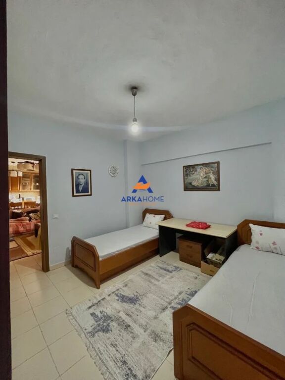 JEPET APARTAMENT ME QERA 2+1 "TEK KOMUNA E PARISIT, PRANE KRISTAL CENTER" 800 EURO - Widok 6
