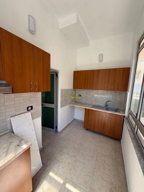 BUSINESS PREMISES FOR RENT 80 M2 MYSLYM SHYRI 96,000 LEKE