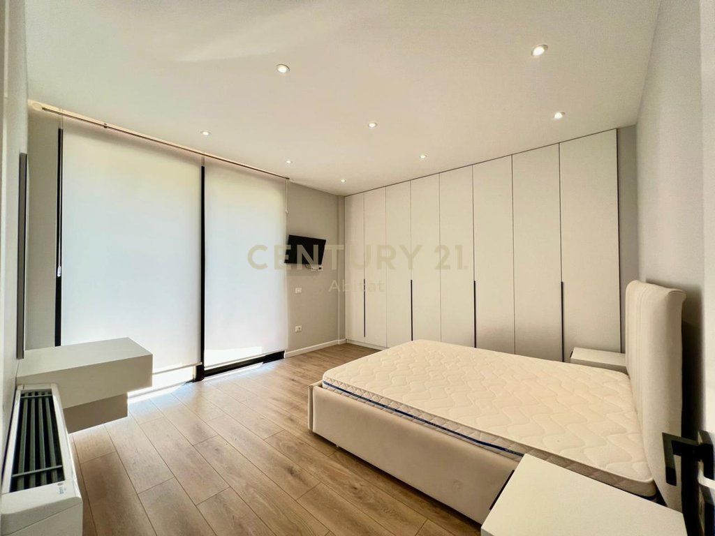 AFFITTO, VILLA MODERNA INDIVIDUALE con CORTILE &amp; VISTA, LAGO ASCIUTTO‼️ 3.500 € /Mese Sup. Totale  800m2