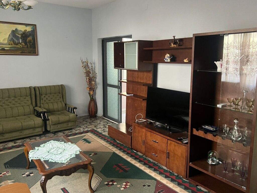 🏡 Jepet me qera shtëpi private 3+1 + Post Parkimi – Fresk