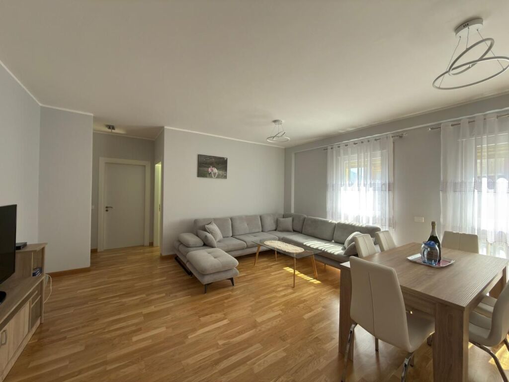 Shitet, Apartament 3+1+ 2 Ballkone + Grazh, ” Selitë ”, Tiranë.