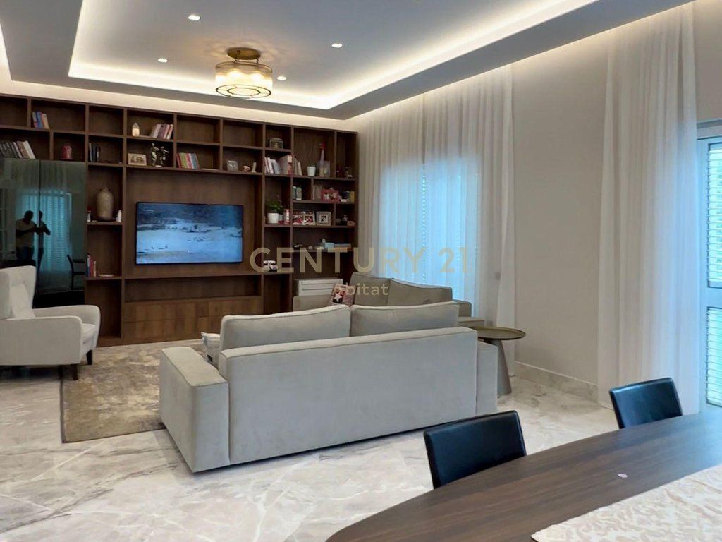 3-Storey Villa for rent at the Dry Lake