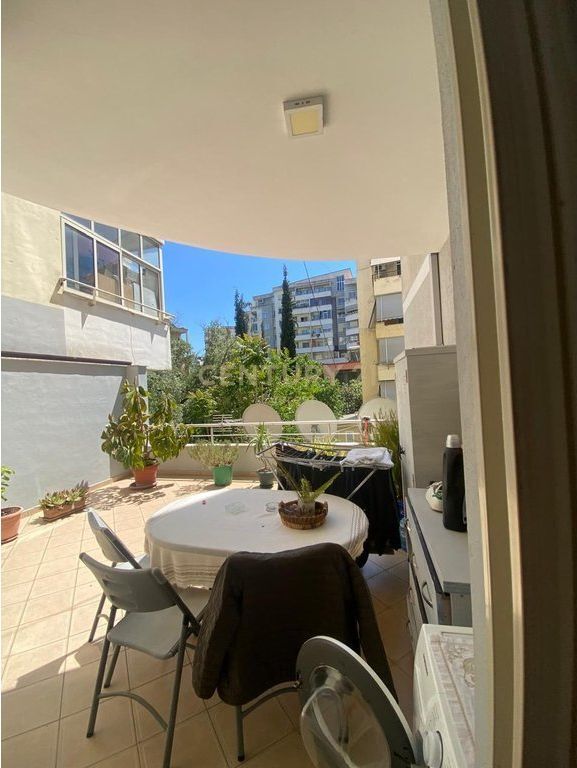 RESTORANT FRESKU, SHESIM APARTAMENT 2+1 ME VERANDE