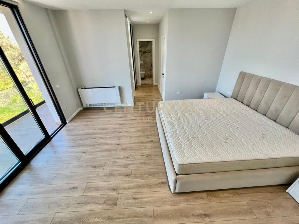 AFFITTO, VILLA MODERNA INDIVIDUALE con CORTILE &amp; VISTA, LAGO ASCIUTTO‼️ 3.500 € /Mese Sup. Totale  800m2