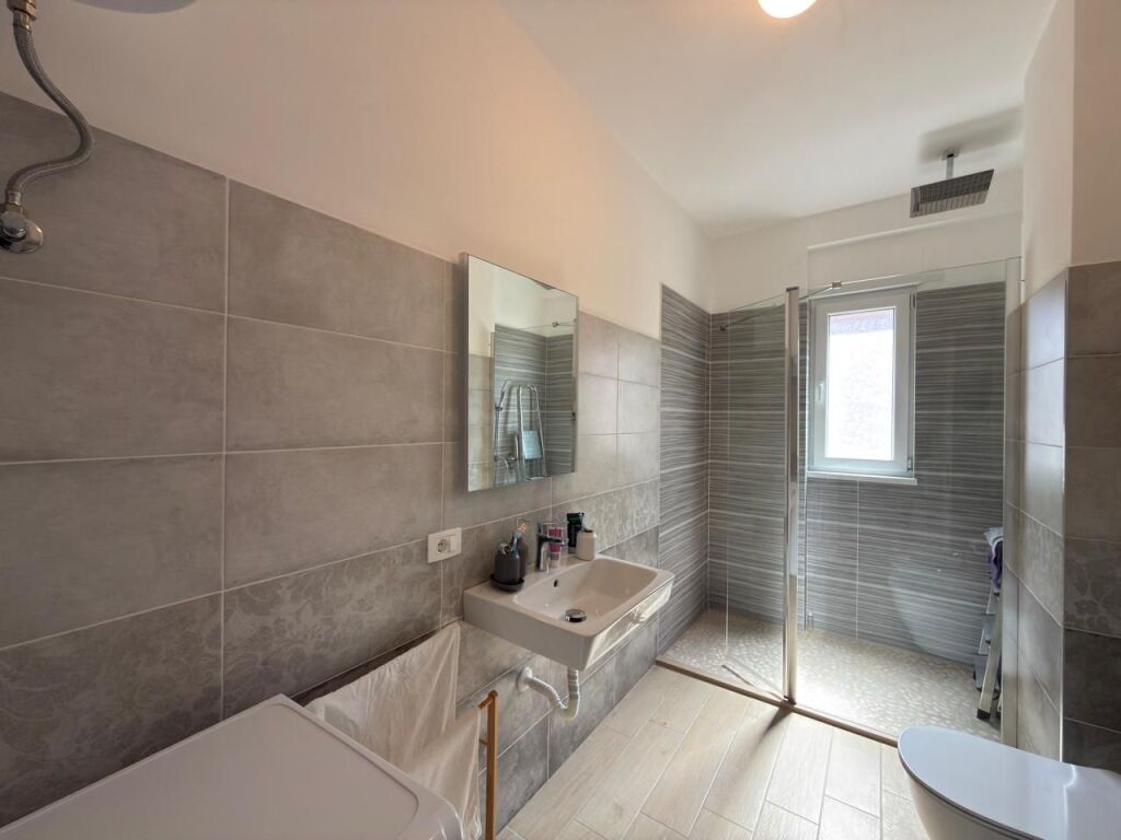 Shitet, Apartament 3+1+ 2 Ballkone + Grazh, ” Selitë ”, Tiranë.