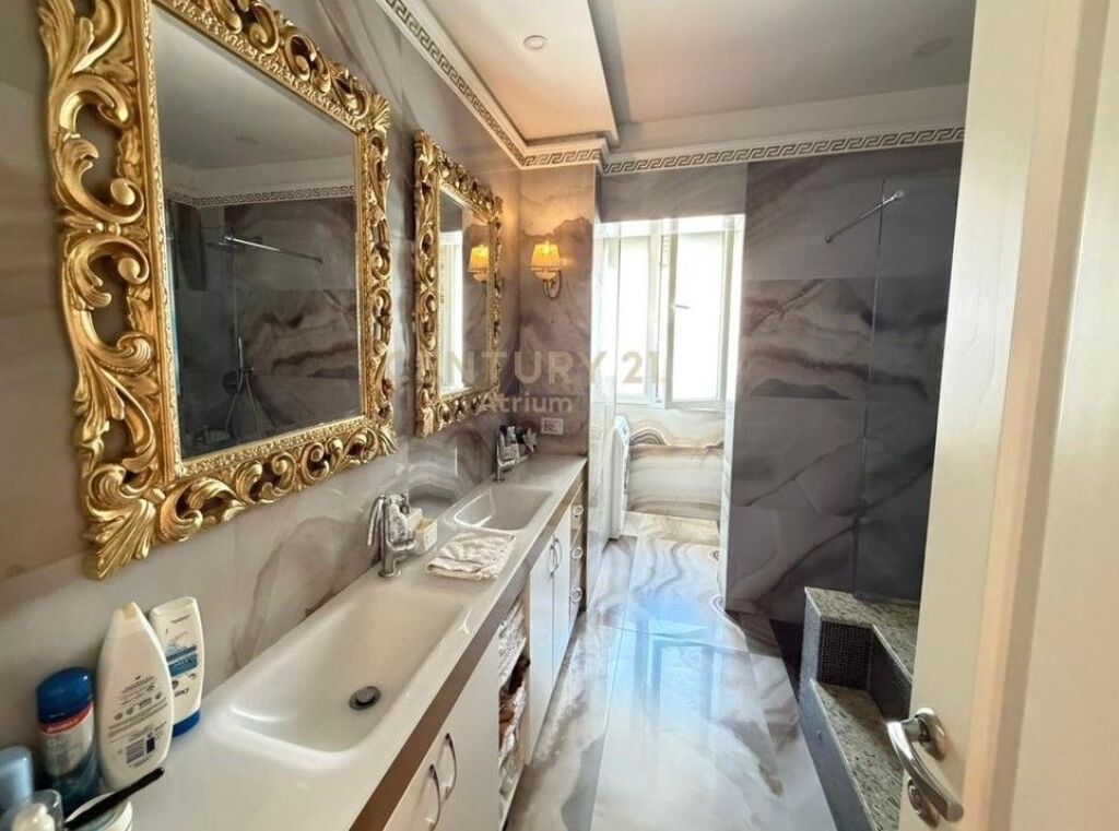 APARTAMENT 3+1+2+GARAZH NE KOMUNEN E PARISIT