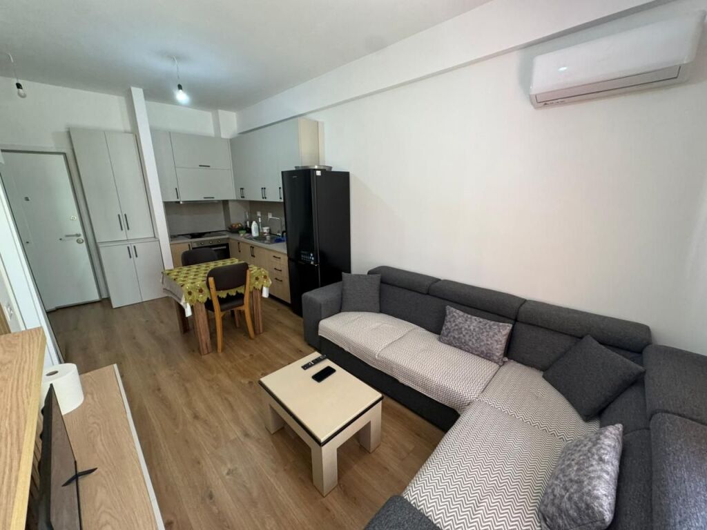 🏡 Appartamento 1+1 in affitto 📍 Ali Demi – Complesso Kadiu💰 Prezzo: 40.000 lek/mese