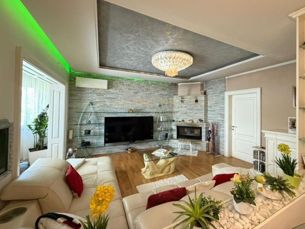 APARTAMENT 3+1+2+GARAZH NE KOMUNEN E PARISIT