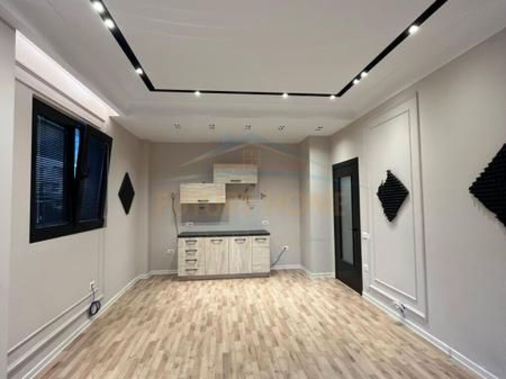 Affitto, Appartamento 2+1+2(Per Ufficio), Complesso Square 21, Tirana