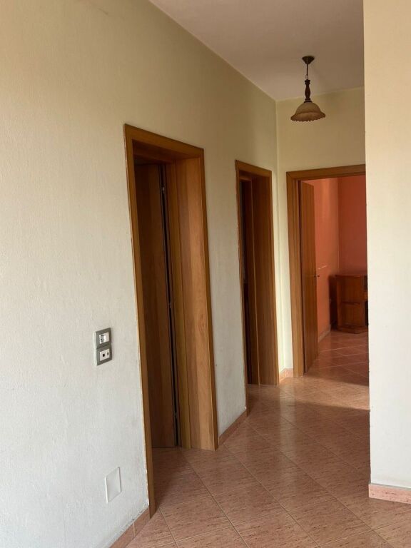 🏡 Jepet me qera shtëpi private 3+1 + Post Parkimi – Fresk