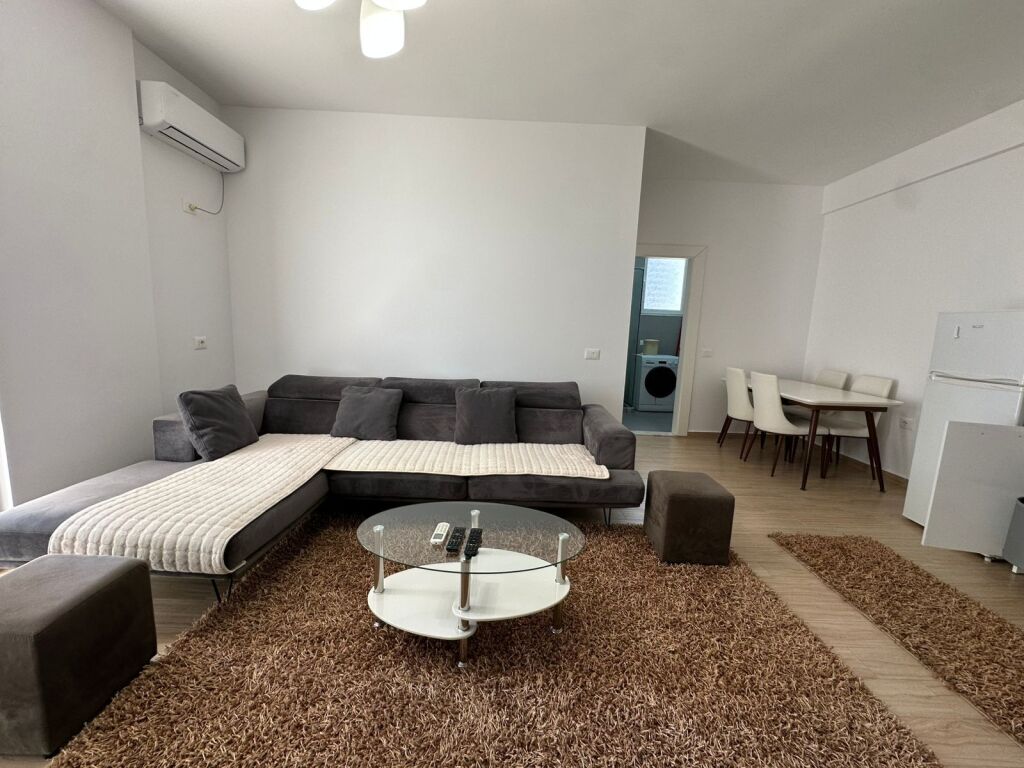 Apartament 1+1 me qira te Pallatet e Verdha
