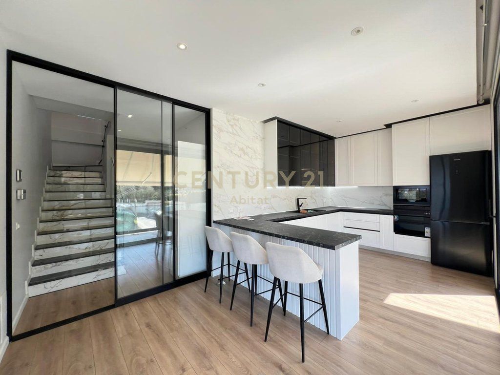 AFFITTO, VILLA MODERNA INDIVIDUALE con CORTILE &amp; VISTA, LAGO ASCIUTTO‼️ 3.500 € /Mese Sup. Totale  800m2