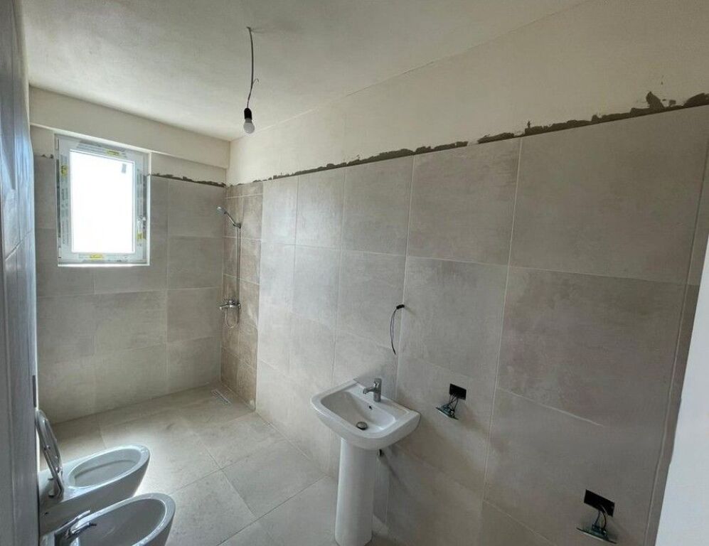 SHITET APARTAMENT 3+1+2 TEK KOMUNA E PARISIT