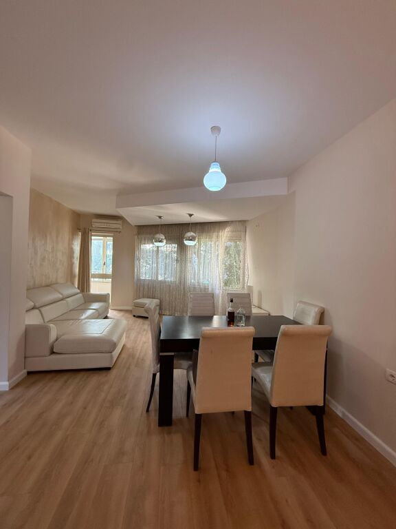 🏠Appartamento 2+1 in Vendita 📍Via Mine Peza📐Superficie 97,5m2💶234.000€ •Con Ipoteca •Palazzo con Ascensore •Completamente Ristrutturato