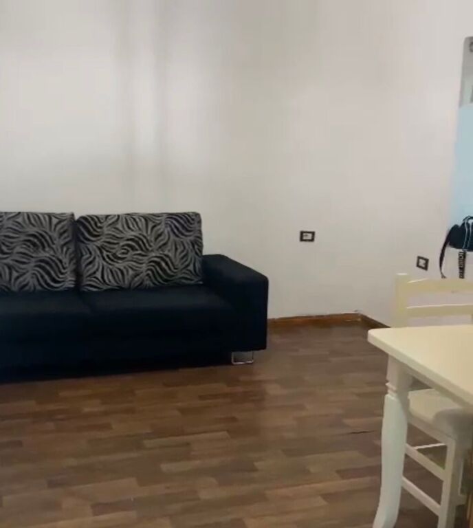 Appartamento 1+1 (casa privata) in affitto in Via Elbasani!