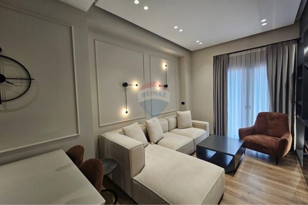 Apartament 1+1 me qira + parkim te Sima Com