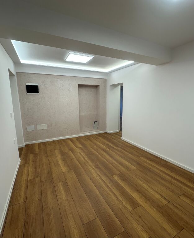 Locale in Affitto, Blv. Jean Dark