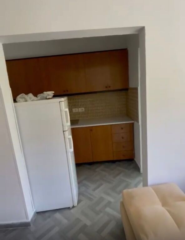 Appartamento 1+1 in vendita vicino a Irfan Tomini, vicino alla Scuola 26 Nentori!