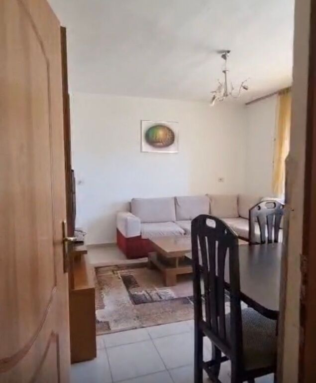 Appartamento 1+1 in vendita vicino a Kryegjyshata!
