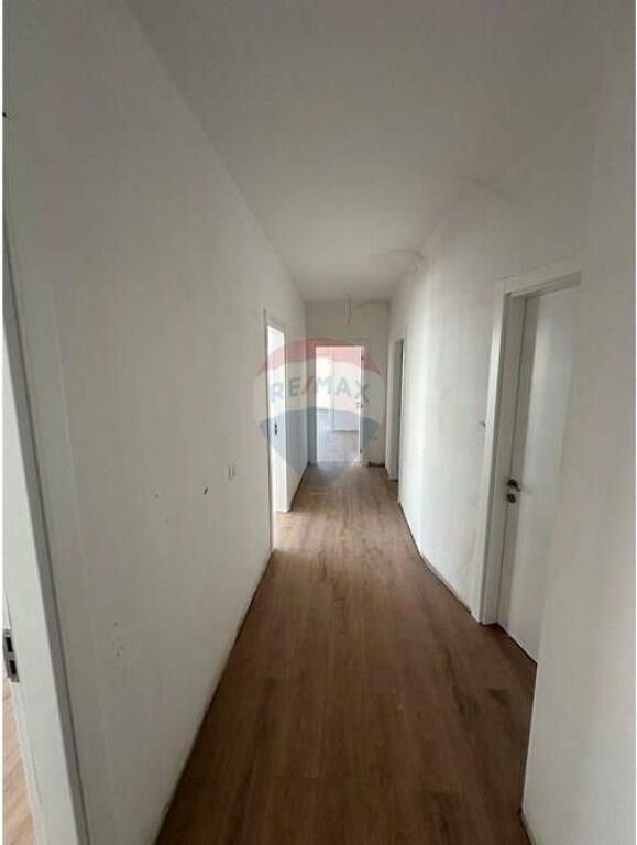 WE SELL APARTMENT TRAIN STATION!