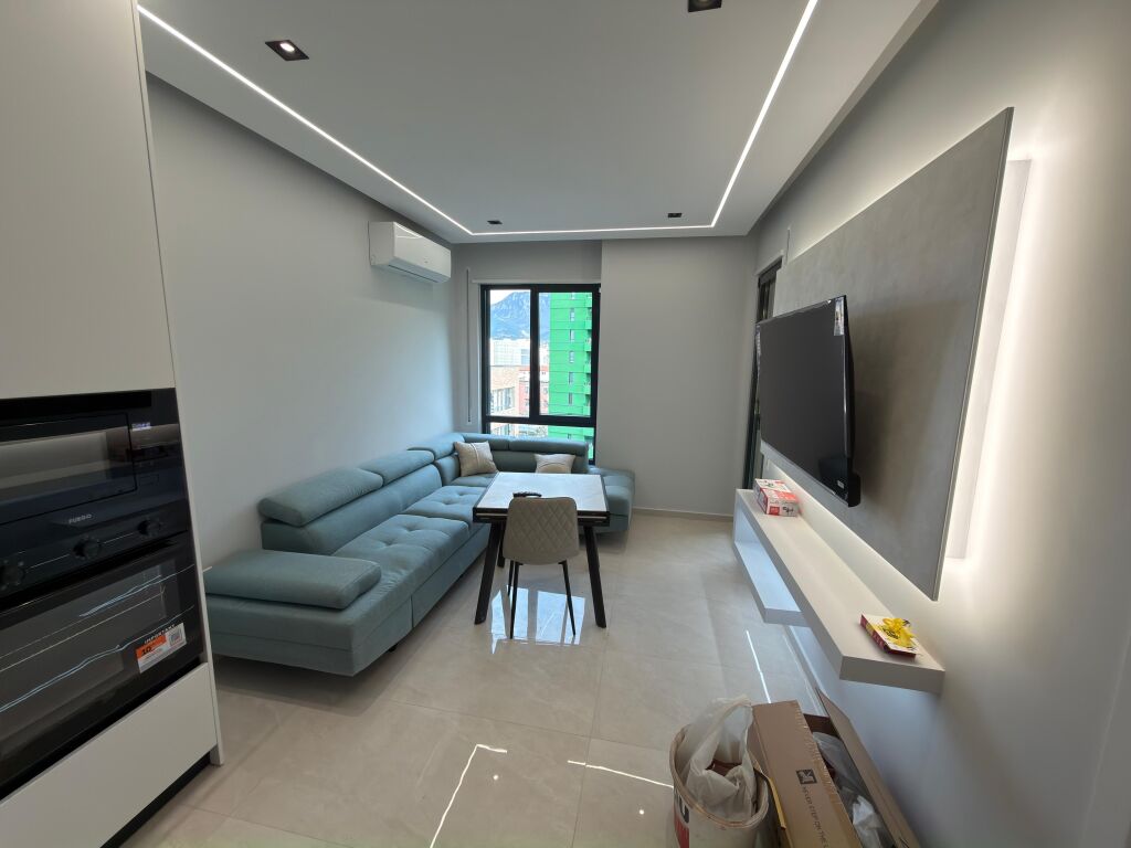 🏡 Apartment 1+1 for Sale with Parking – Near 5 Maji  📍 Location: 5 Maji Area 🏢 Floor: 5 🛗 New building with 2 elevators  ✨ The apartment is newly renovated and never lived in before – everything is new, ready to move in!  📐 Area: 55.7 m² 🚗 Includes parking space  💶 Price: 155,000€  📞 For more information or a visit, contact us!