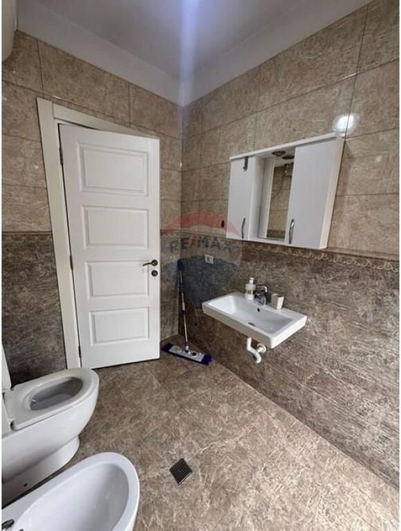 Apartament 2+1 me qera ish Fusha e Aviacionit