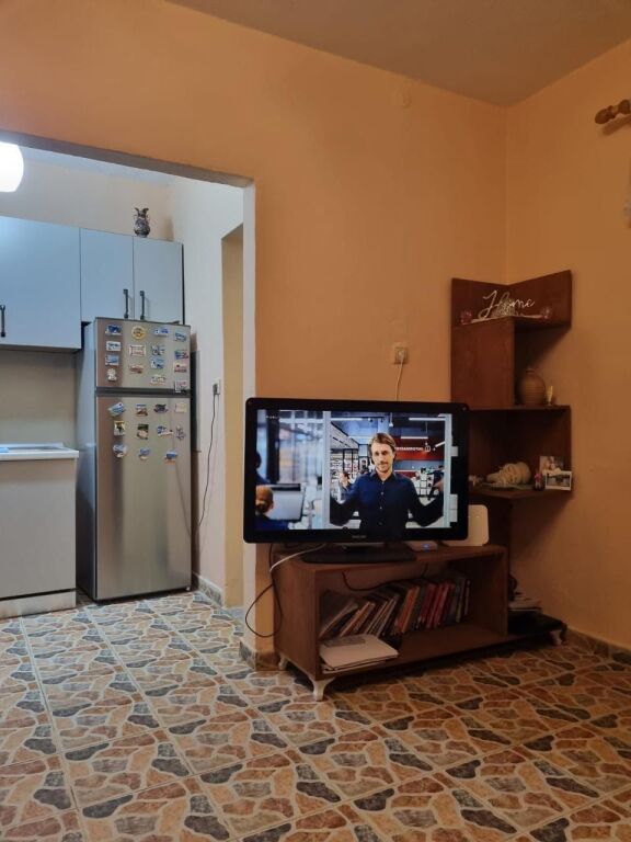 🏡 Appartamento 1+1 in affitto📍 Di fronte al Ministero della Difesa 🏫 50 m dalla scuola “Ramazan Jarani”💰 Prezzo: 35.000 lek/mese