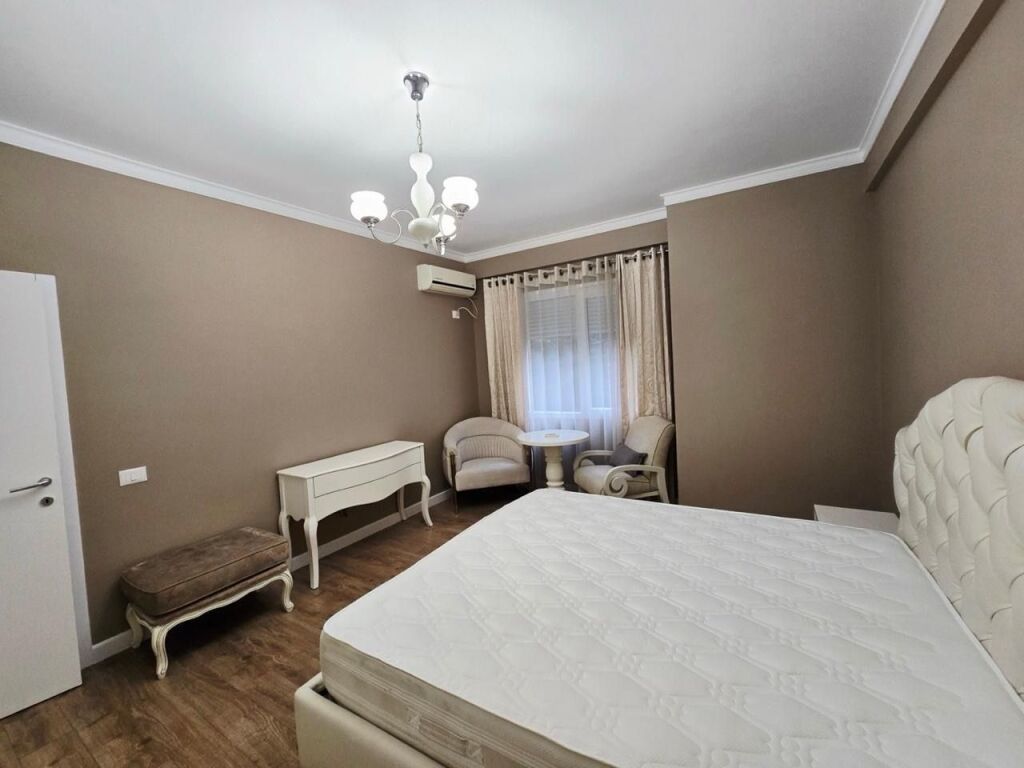 In affitto 3+1+2+parcheggio Giardino Botanico 1400€