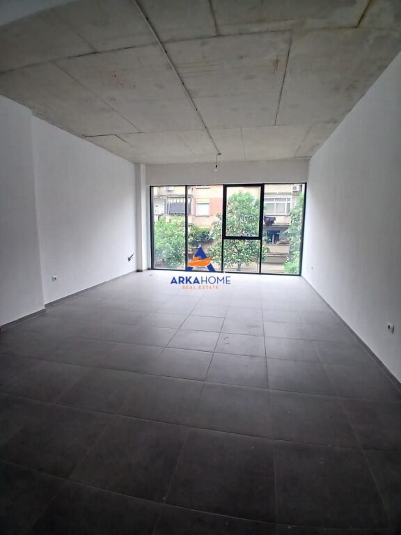 UFFICIO IN AFFITTO 60M2 "VIA BARRICATE" 95000 LEKE