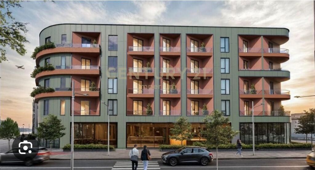 Ambient Komercial ne katin 0 buze rruge kryesore ne Paskuqan! 191,250 €