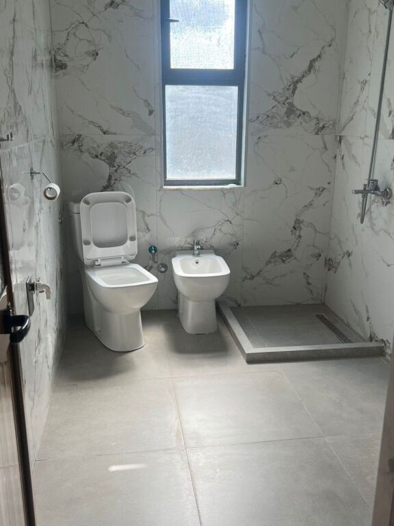 🏡 Jepet me qera shtëpi private 3+1 + Post Parkimi – Fresk