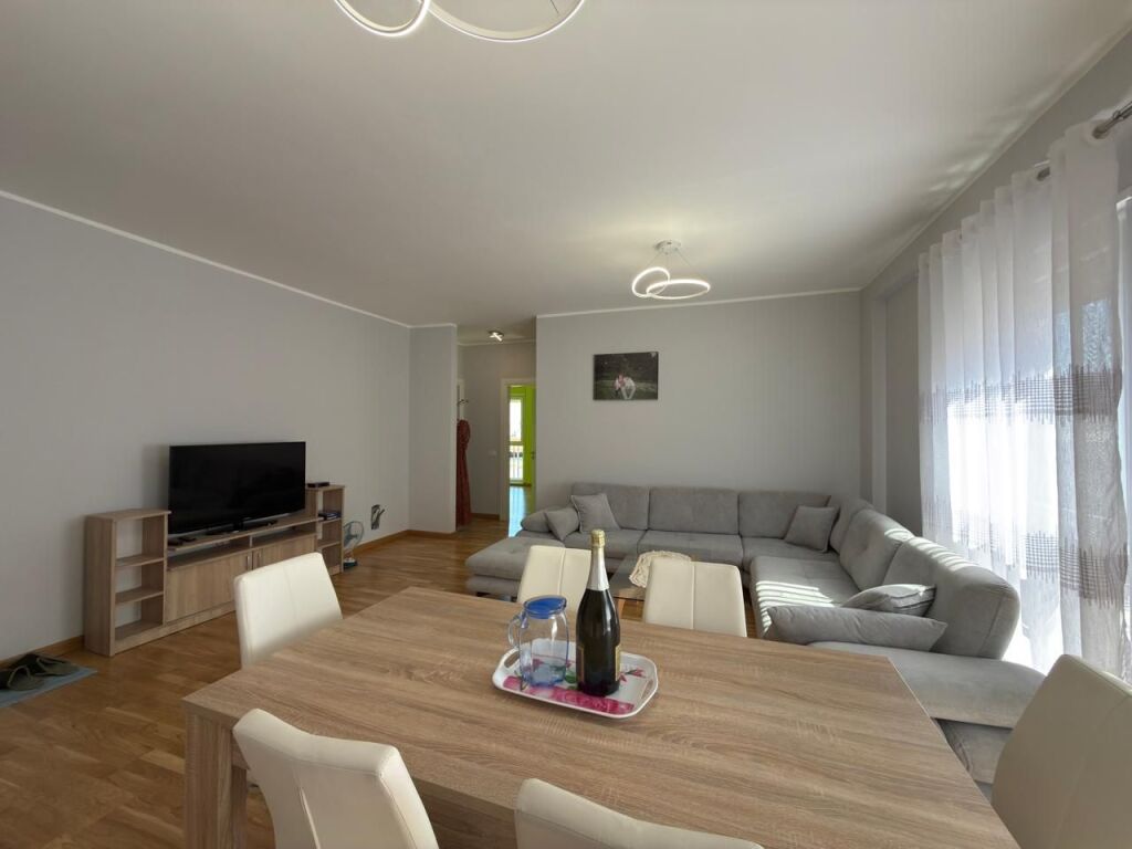 Shitet, Apartament 3+1+ 2 Ballkone + Grazh, ” Selitë ”, Tiranë.