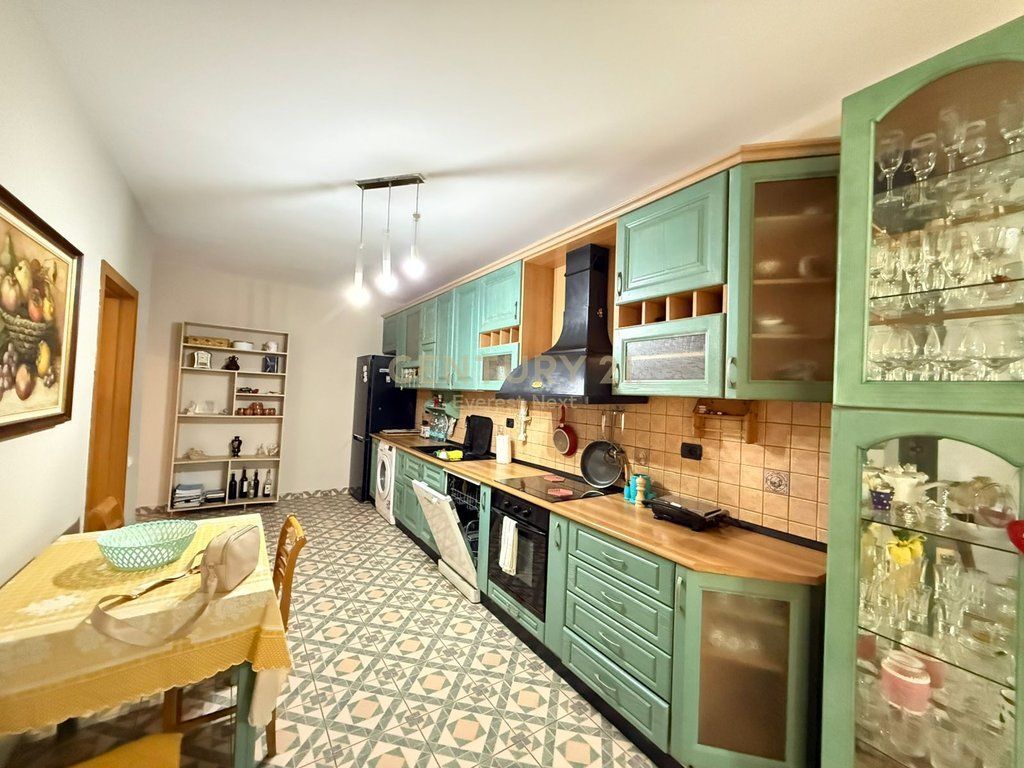 Jepet me qira Apartament 2+1 pas Kompleksit "Square21" 690 € /Muaj Sip. Totale  115m2