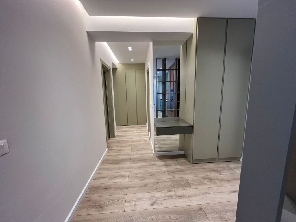 Affittasi 3+1+parcheggio Kodra e Diellit 1800€