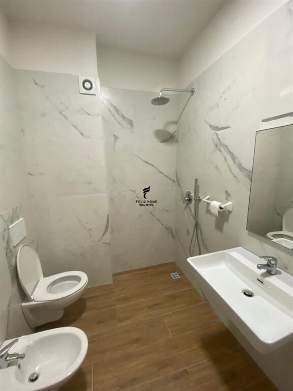 ZYRE ME QERA 93 M2 RRUGA E KOSOVAREVE 100.000 LEKE  FH-72151