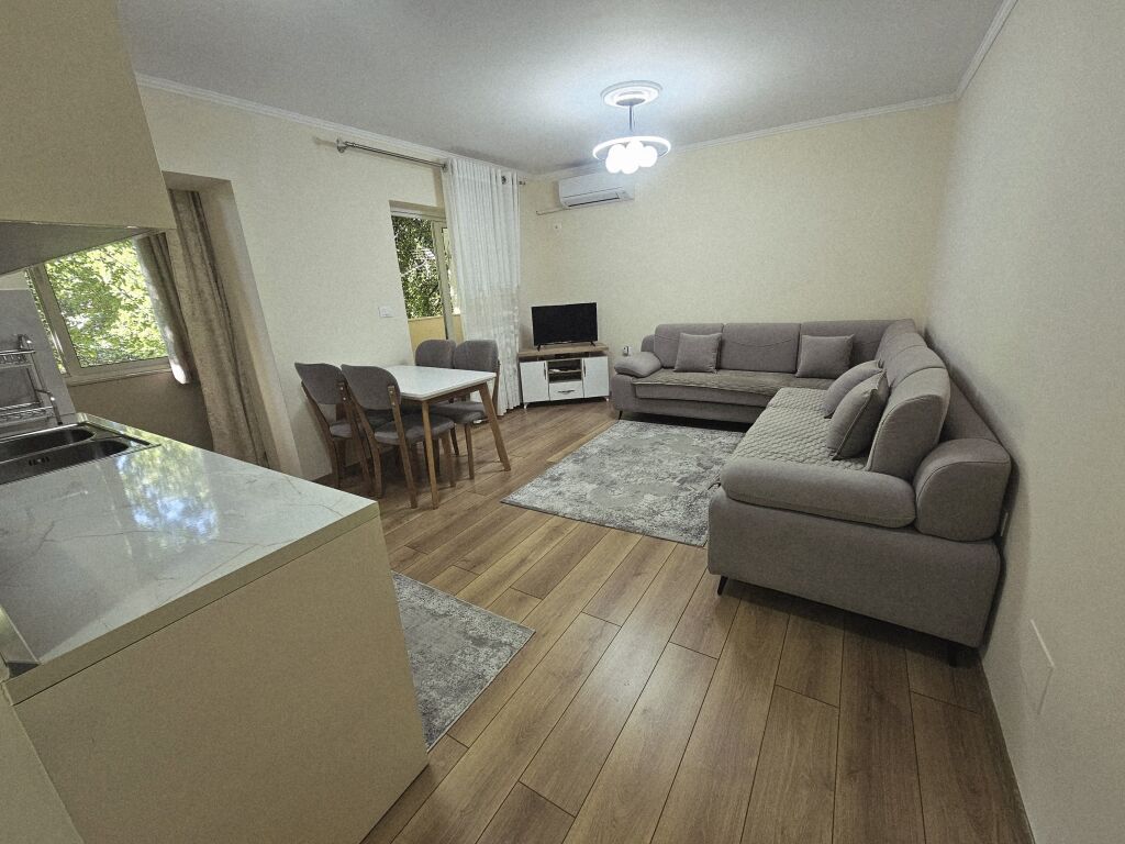 VENDESI APPARTAMENTO 1+1 IN VIA ELBASAN