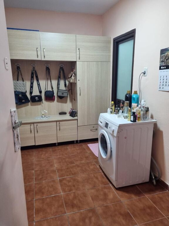🏡 Appartamento 1+1 in affitto📍 Di fronte al Ministero della Difesa 🏫 50 m dalla scuola “Ramazan Jarani”💰 Prezzo: 35.000 lek/mese