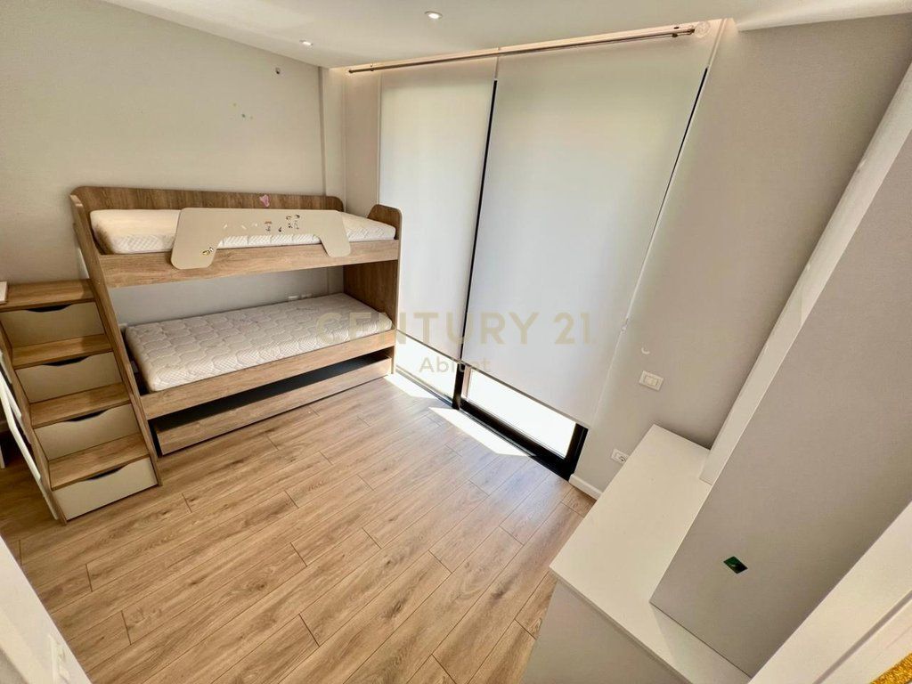 AFFITTO, VILLA MODERNA INDIVIDUALE con CORTILE &amp; VISTA, LAGO ASCIUTTO‼️ 3.500 € /Mese Sup. Totale  800m2