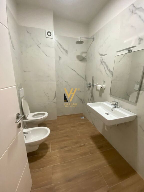 OFFICE 68 M2 FOR RENT ON KOSOVAREVE STREET 100,000 LEKE