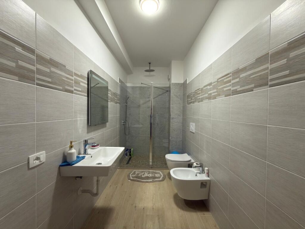 Shitet, Apartament 3+1+ 2 Ballkone + Grazh, ” Selitë ”, Tiranë.
