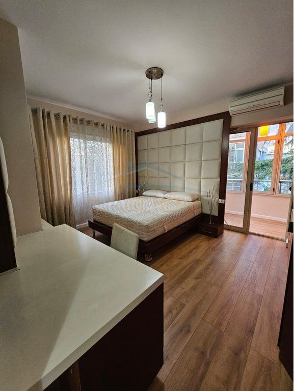 Shitet Apartament 2+1, Mine Peza