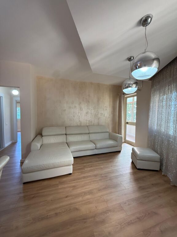🏠Appartamento 2+1 in Vendita 📍Via Mine Peza📐Superficie 97,5m2💶234.000€ •Con Ipoteca •Palazzo con Ascensore •Completamente Ristrutturato
