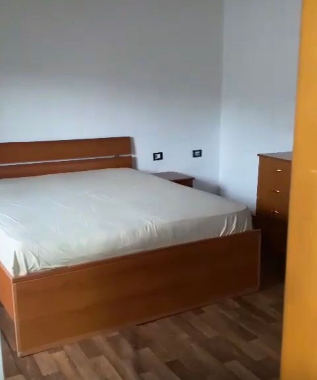 Appartamento 1+1 (casa privata) in affitto in Via Elbasani!