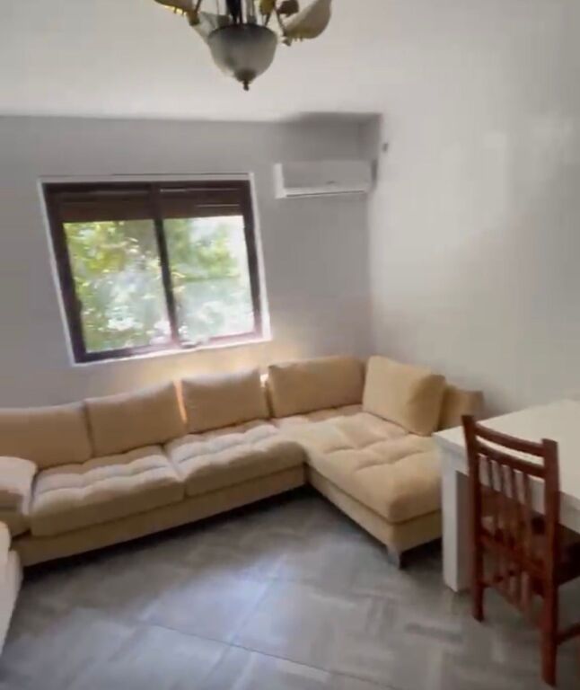 Appartamento 1+1 in vendita vicino a Irfan Tomini, vicino alla Scuola 26 Nentori!